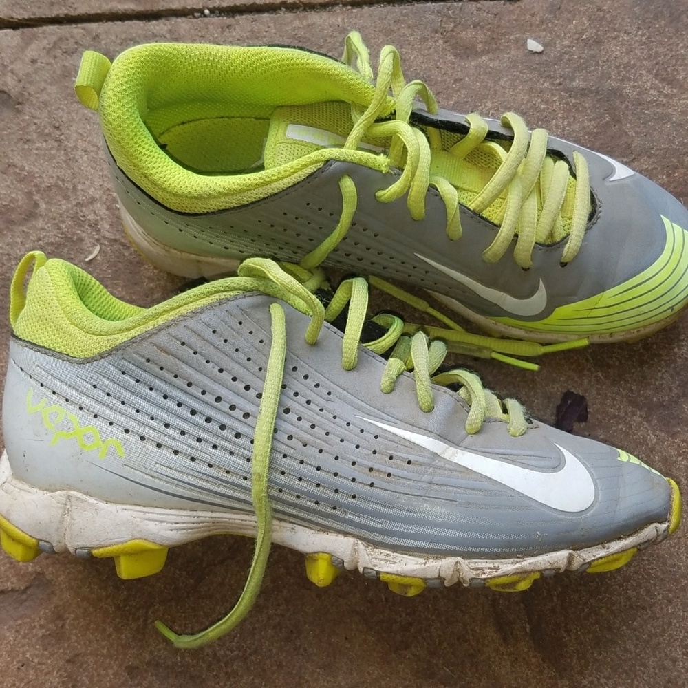 Nike boys baseball cleats youth size 2.5
